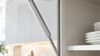 جک پمپی کابینت هوایی در وضعیت باز و متصل به بدنه ام‌دی‌اف